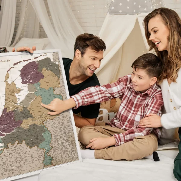 Niederlandekarte Modern Olive Safari